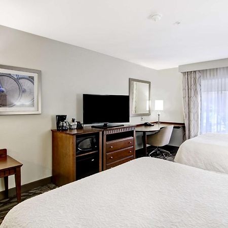 Hampton Inn & Suites Saint John Buitenkant foto