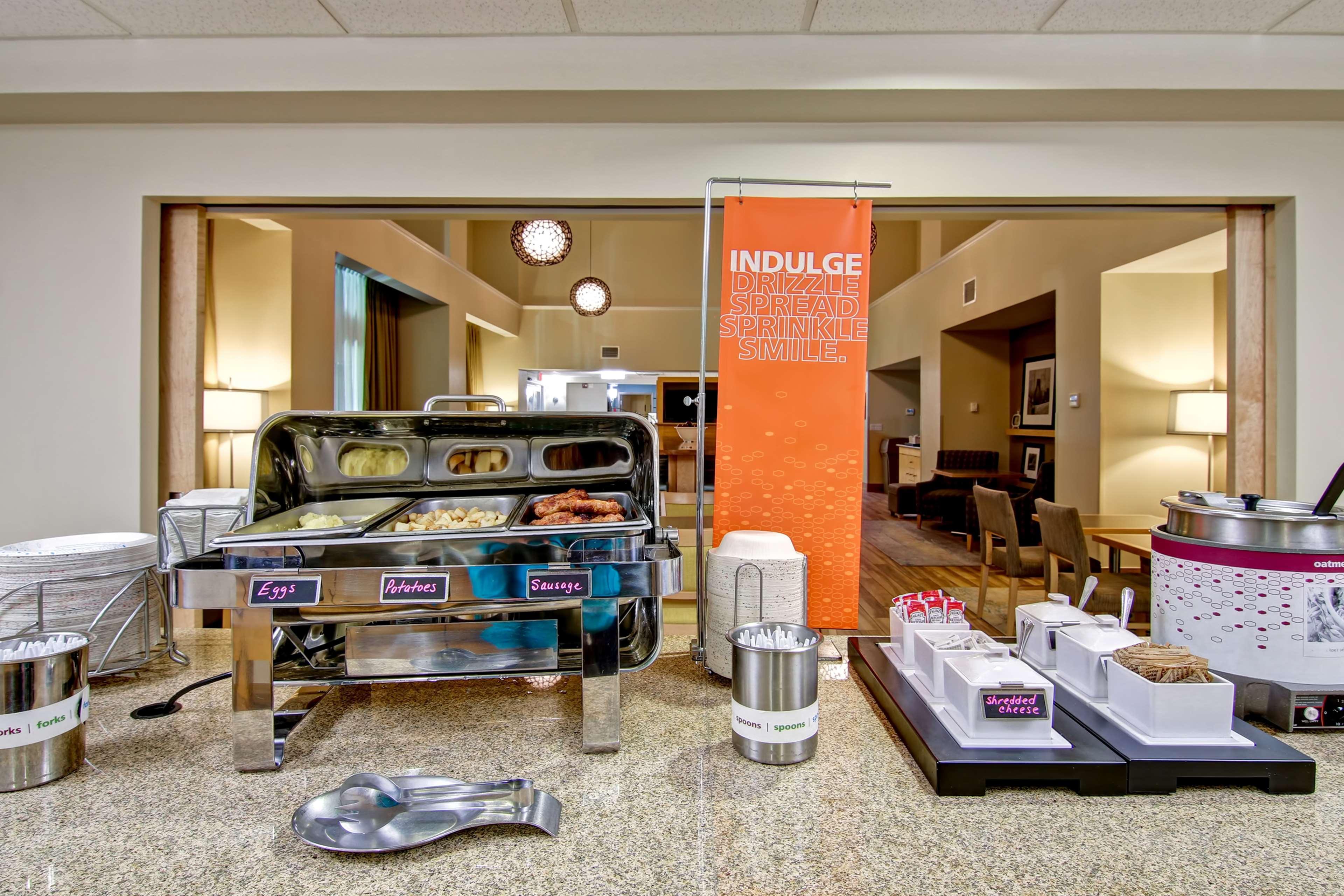 Hampton Inn & Suites Saint John Buitenkant foto