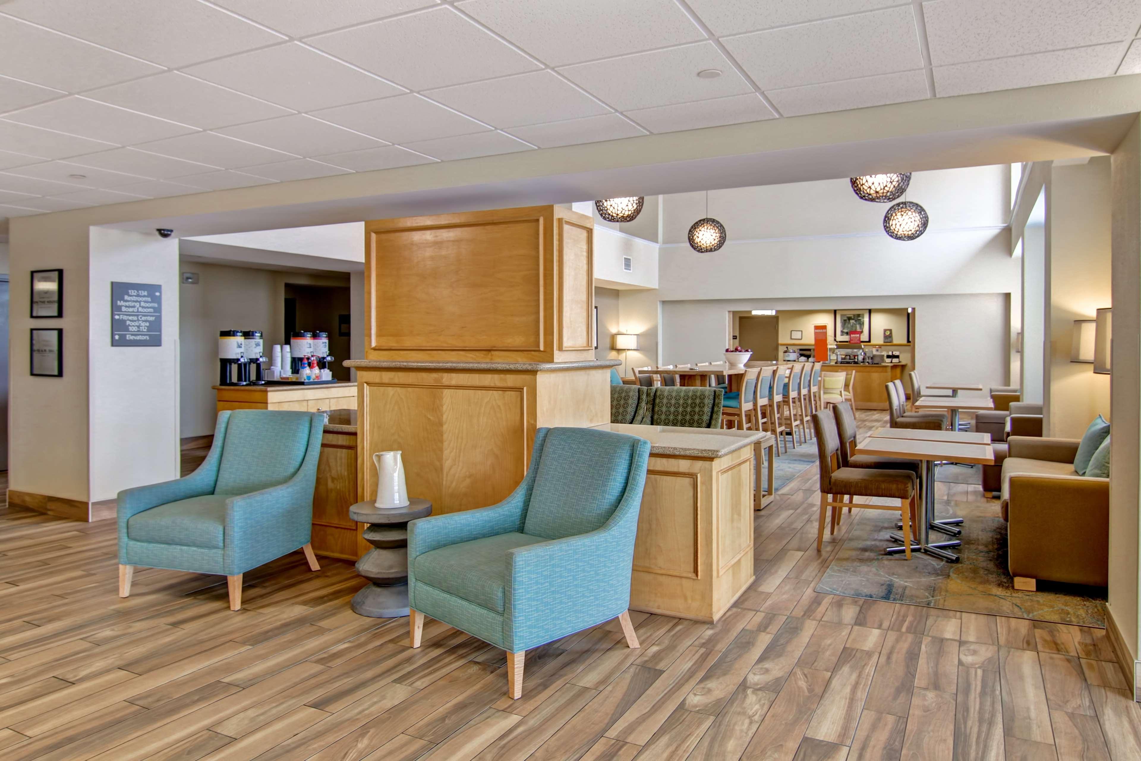 Hampton Inn & Suites Saint John Buitenkant foto
