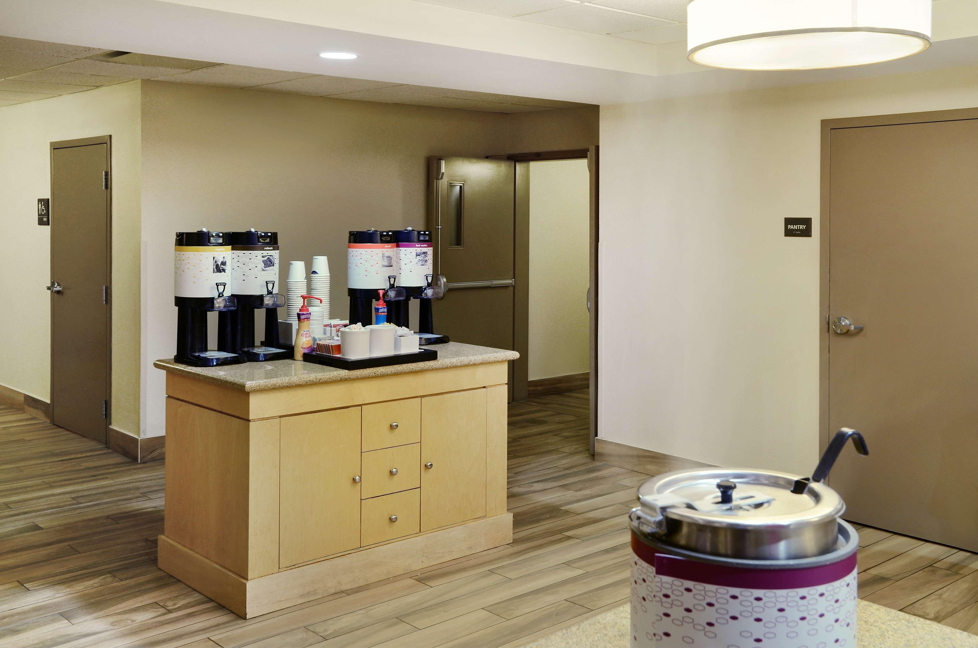 Hampton Inn & Suites Saint John Buitenkant foto