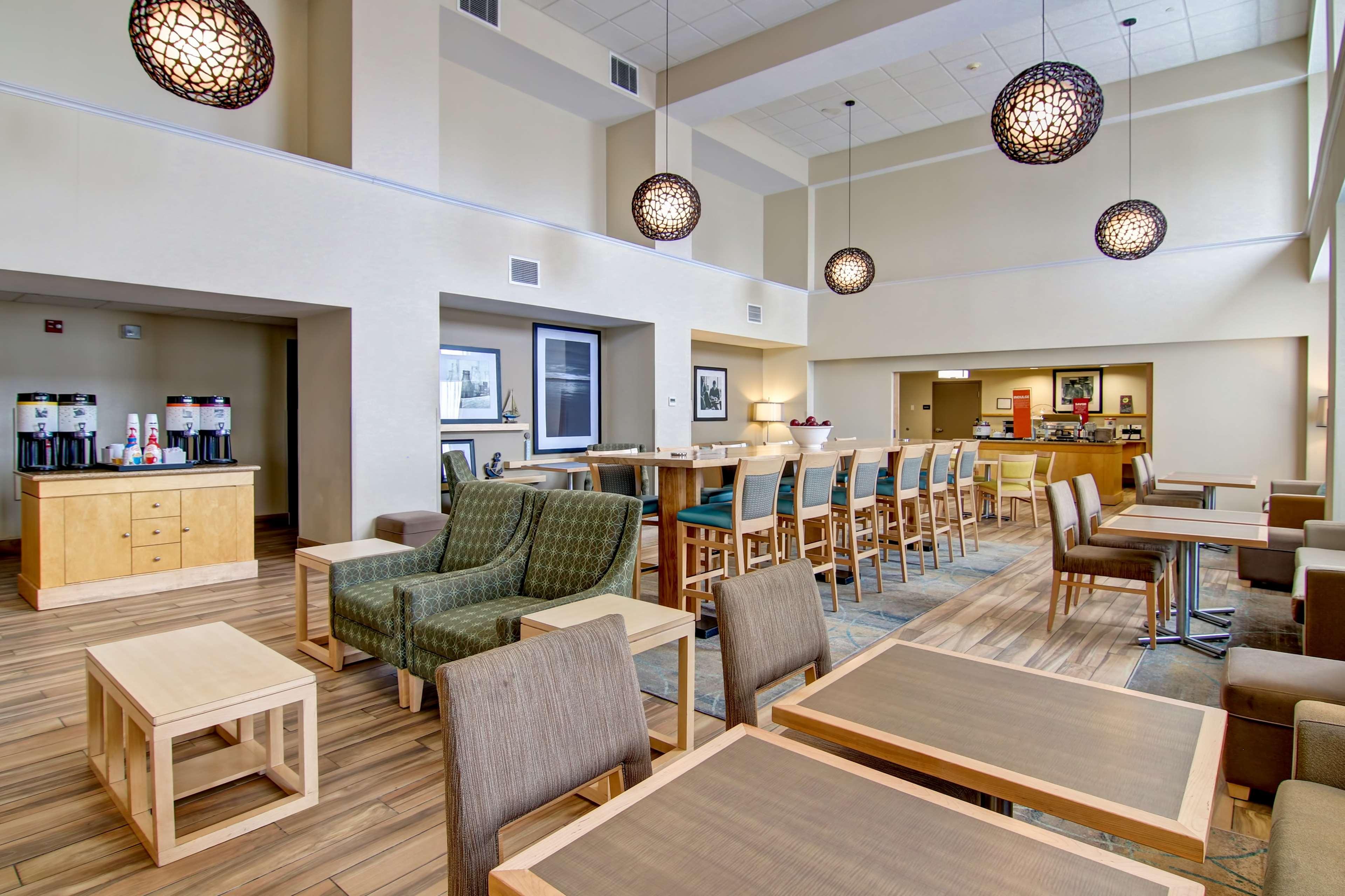 Hampton Inn & Suites Saint John Buitenkant foto
