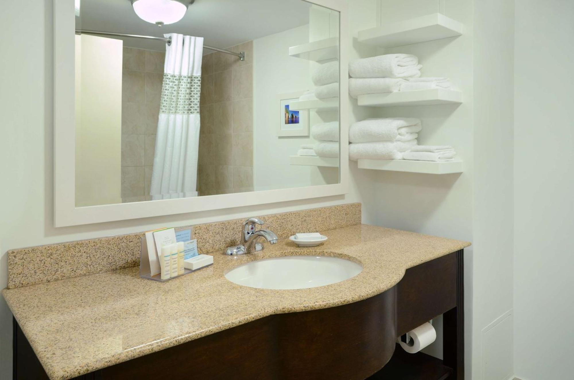 Hampton Inn & Suites Saint John Buitenkant foto