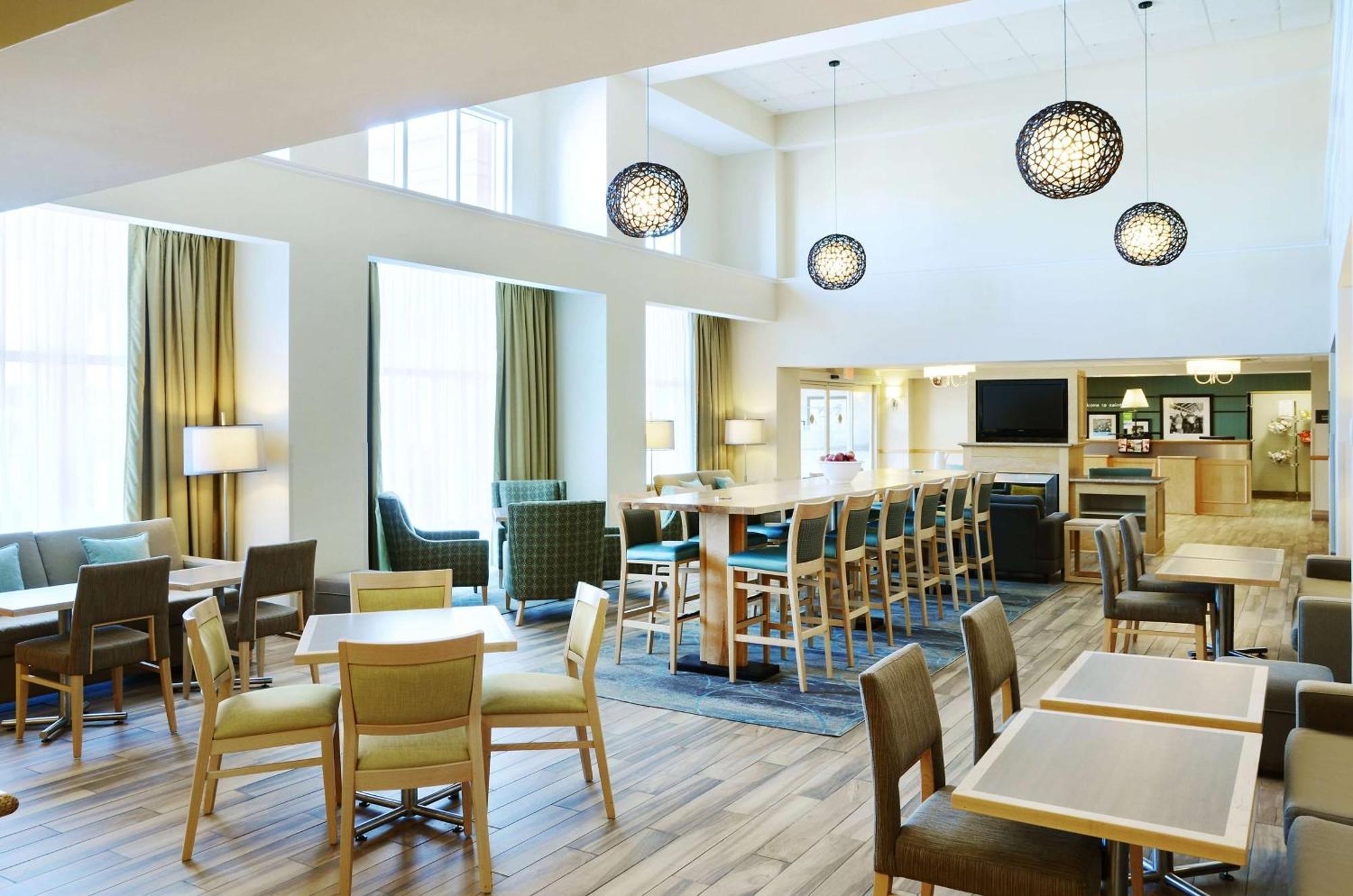 Hampton Inn & Suites Saint John Buitenkant foto