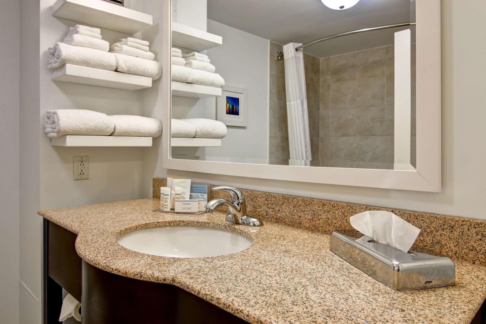 Hampton Inn & Suites Saint John Buitenkant foto
