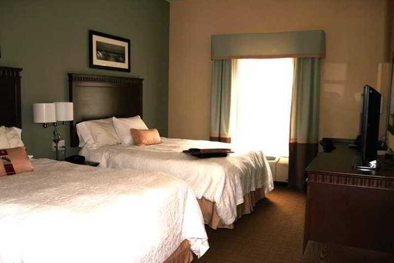Hampton Inn & Suites Saint John Buitenkant foto